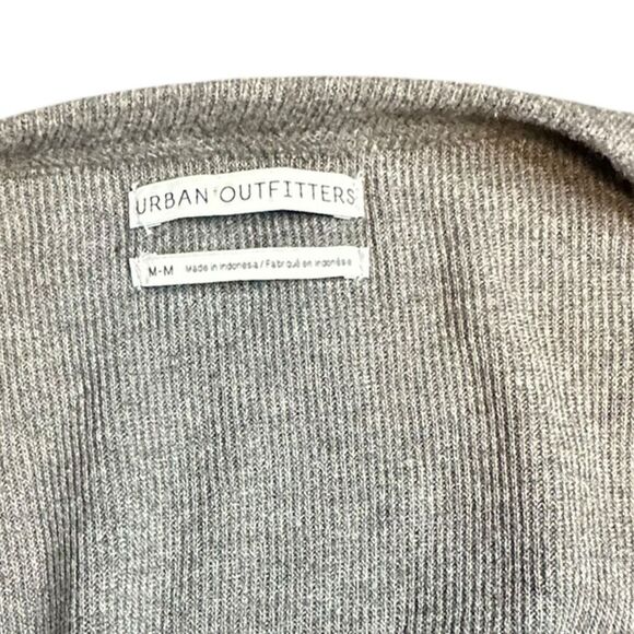 URBAN OUTFITTERS Women’s Charcoal Gray Long Sleeve Farley’s Button-Up Cropped Sw - Picture 4 of 6